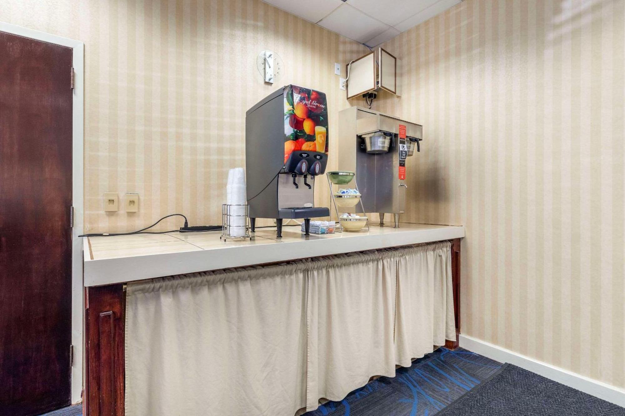 Quality Inn Vienna - Tysons Corner Ngoại thất bức ảnh